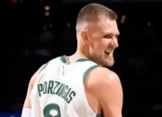 波尔津吉斯险胜迎来胜利，猛龙关键表现点燃全场！